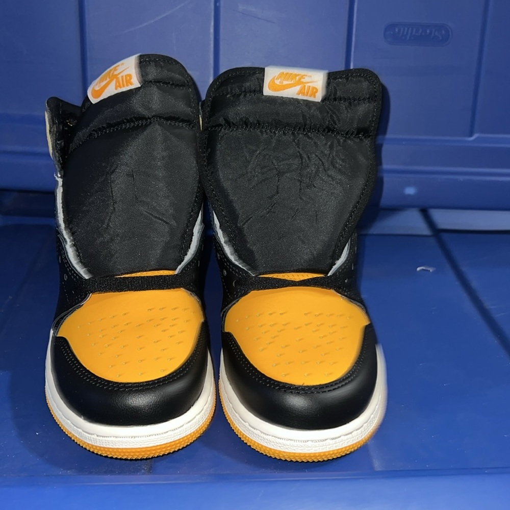 Air Jordan 1 Retro High - Picture 3 of 7